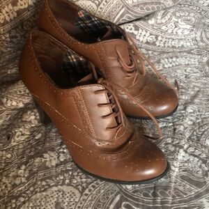 brown american eagle heels with laces